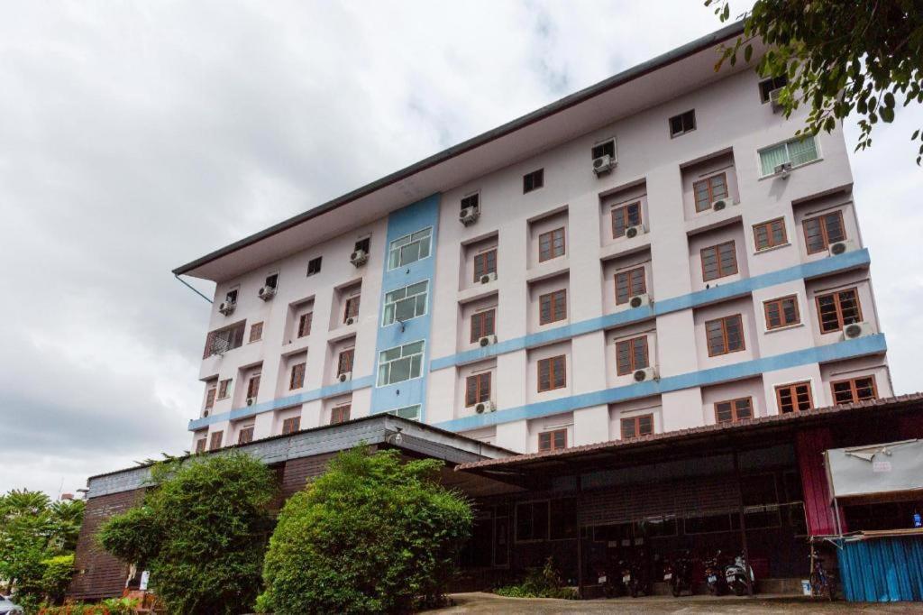 Oyo 75356 Thipsiri Lodge Chiang Mai Exterior photo